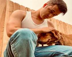 The star is an animal lover and it seems like animal also loves to spend time with him.